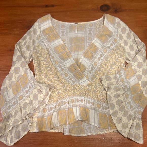 Free People Rosalie Wrap Top. Womens Size S. Bell Sleeves Bohemian Cream/Yellow - Picture 3 of 11
